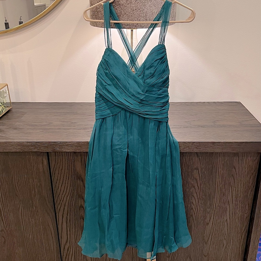 Shoshanna size 4 very lightweight green dress homecoming